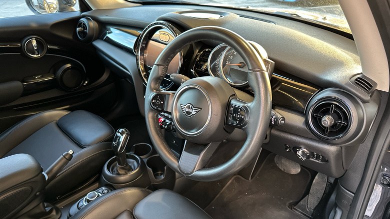 MINI Hatchback 1.5 Cooper Classic 3dr Auto [Comfort/Nav Pack] Petrol Hatchback